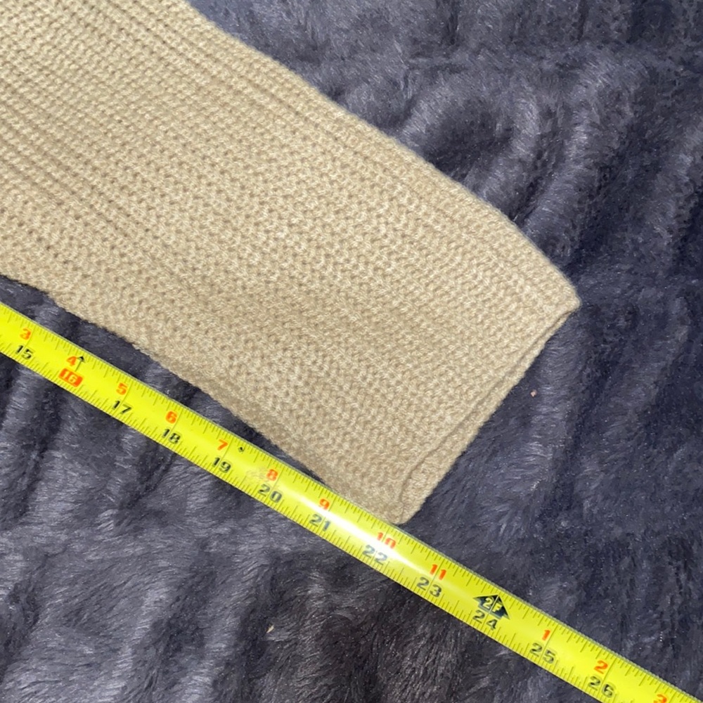 🪿Adorable tan knit sweater! - Picture 6 of 8